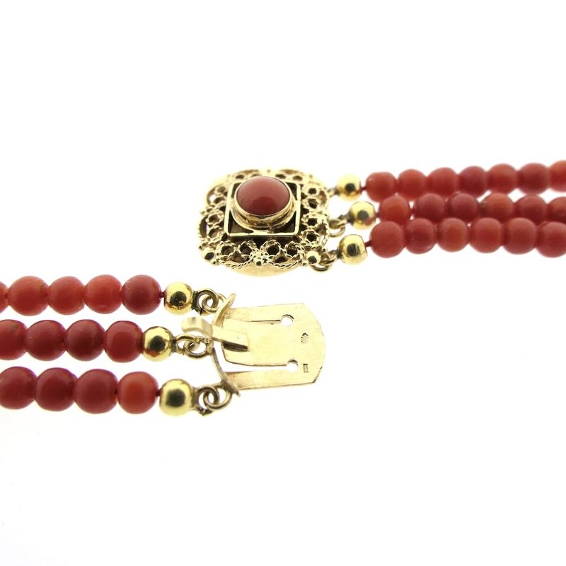 Image 9 of Blood coral bead necklace with gold clasp; Antique | 39 cm