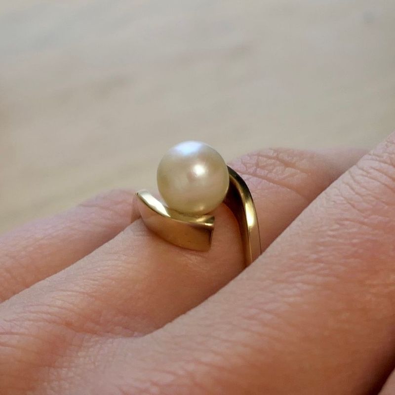 Image 7 of Gold ring with pearl