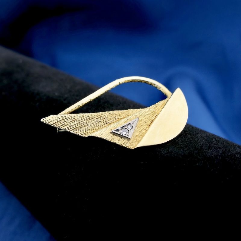 Image 10 of Vintage gold brooch with diamonds; 0.04 ct.