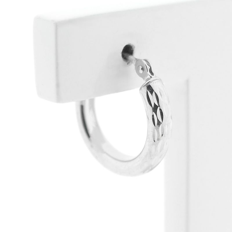 Image 4 of White gold earrings with engravings; Ø 15.8 mm