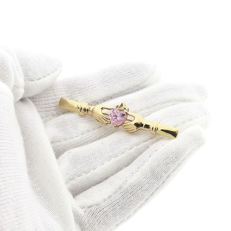Afbeelding 6 van Gouden Claddagh broche met roze zirconia
