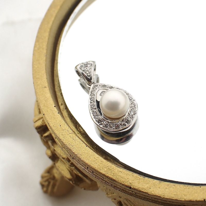 Image 4 of White gold pendant with pearl and diamonds; 0.13 ct.