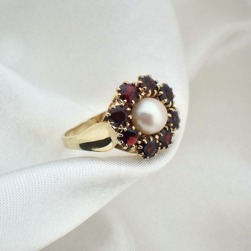 Image 6 of Ring with garnet stones and pearl | Vintage