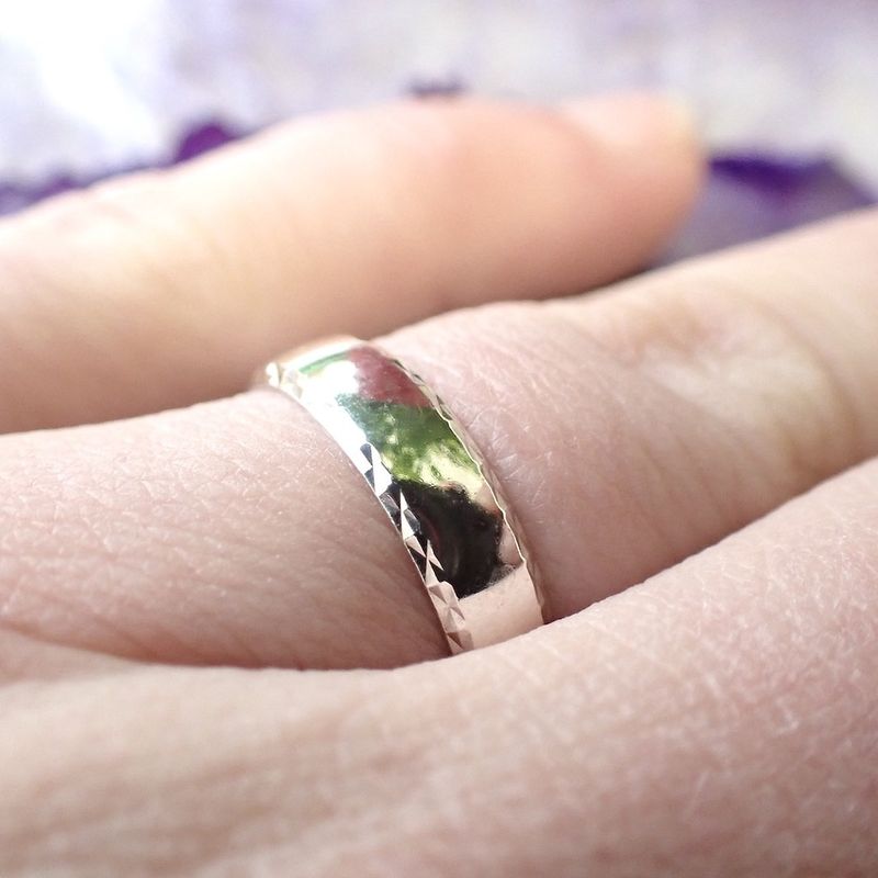 Image 7 of Silver ring with facets