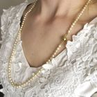 Image 8 of Pearl sautoir with gold clasp | 69 cm