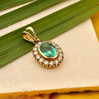 Image 2 of Gold pendant with emerald and diamonds; 0.32 ct.