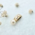 Image 2 of Gold pendant with pearl and diamond | 0.01 ct.