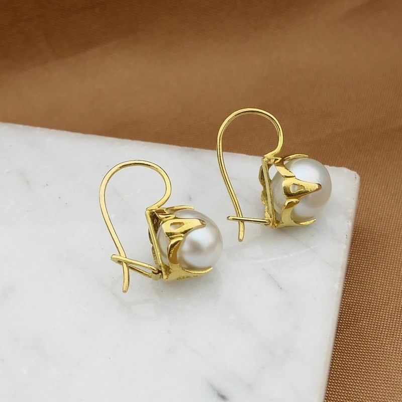 Image 2 of Gold earrings with baroque pearls