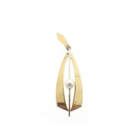 Two-tone gold pendant with pearl