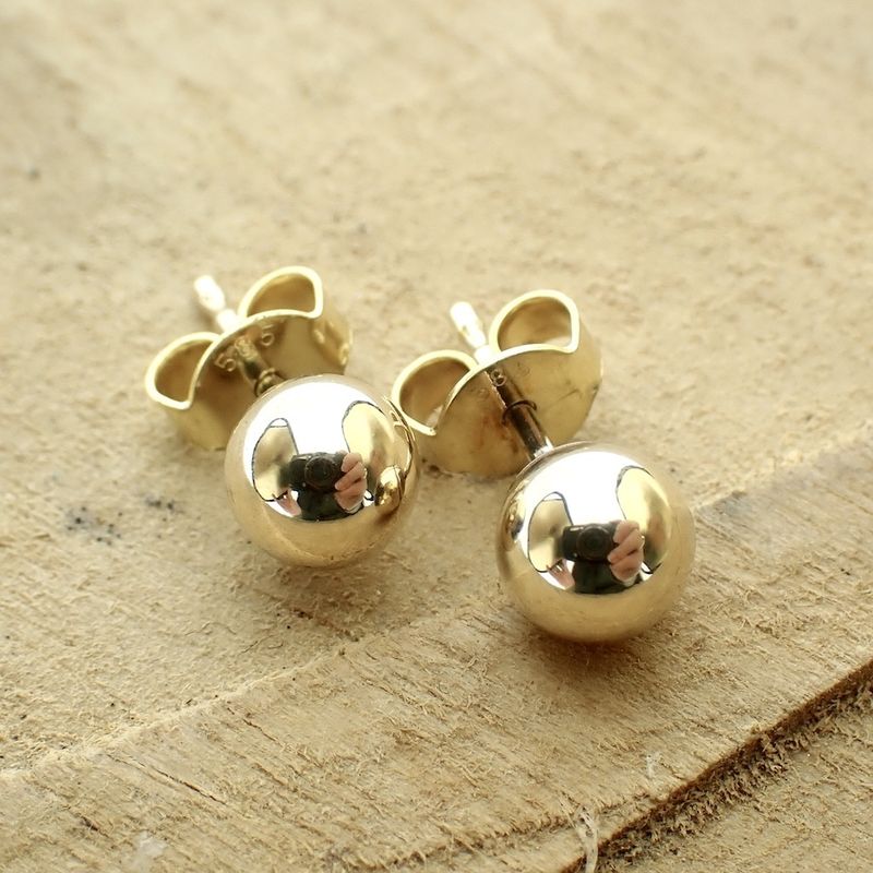 Image 2 of Gold stud earrings with round button