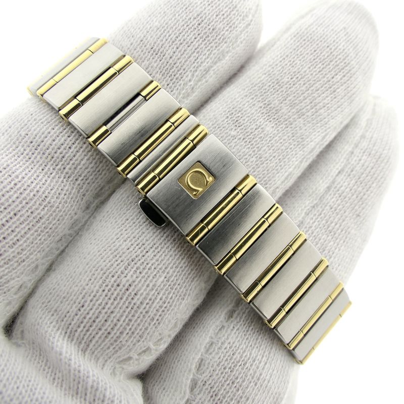 Image 9 of Omega Constellation Manhattan; Women's watch with mother-of-pearl dial and diamonds