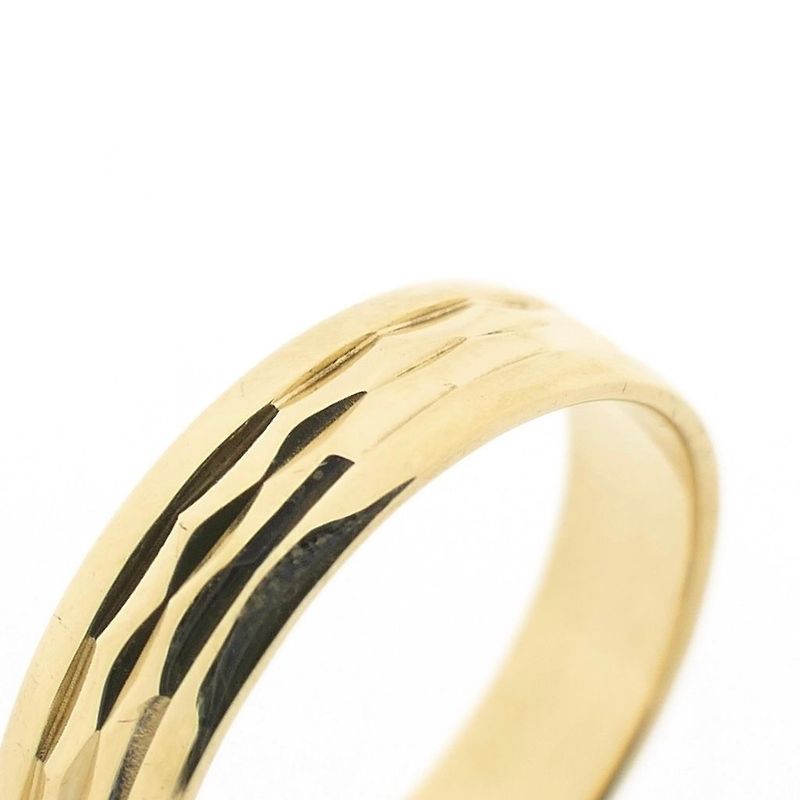 Image 3 of Gold ring with pattern