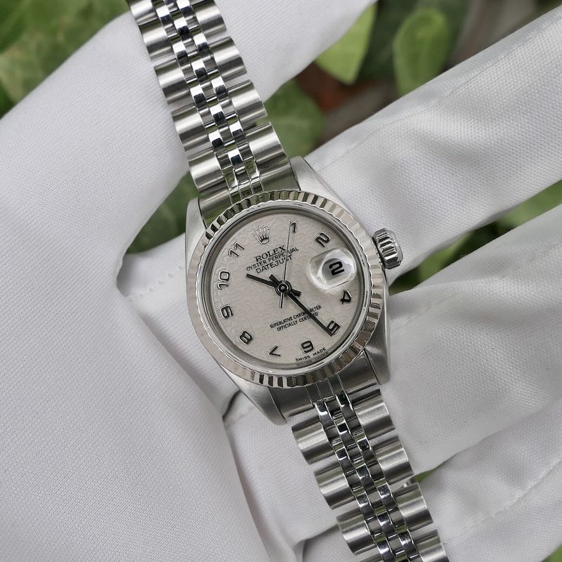 Image 22 of Rolex Datejust 26mm 'Full-Set' 79174; Automatic women's watch