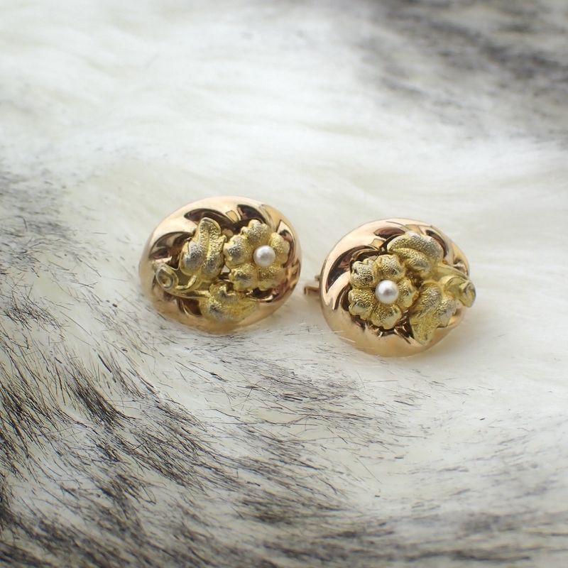 Image 2 of Two-tone gold-plated clip-on earrings with pearl