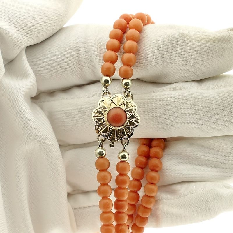 Image 9 of Antique blood coral bead necklace with gold decorative clasp | 43 cm