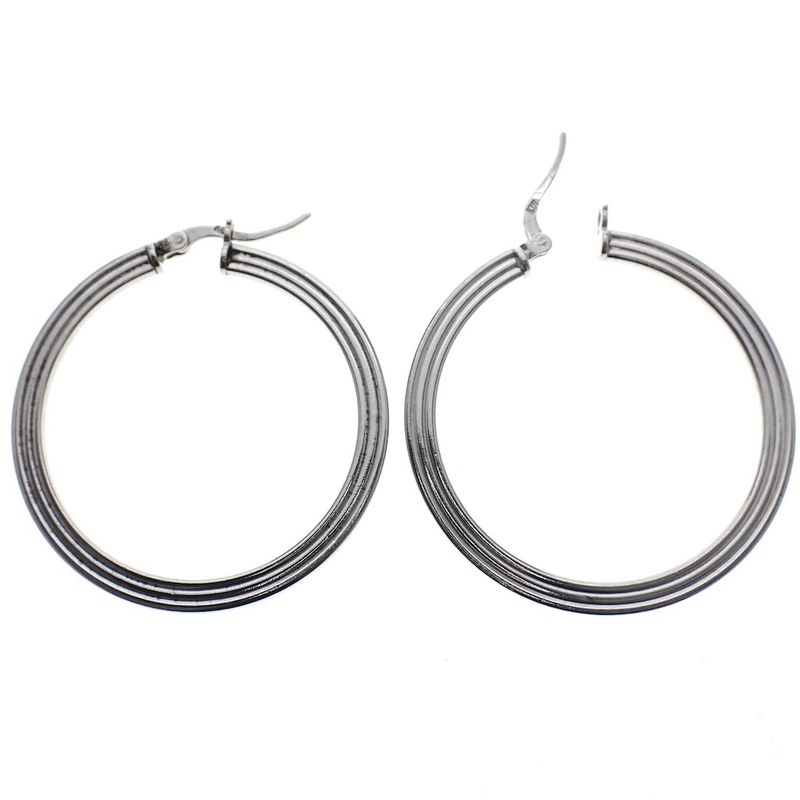 Image 3 of Silver flat earrings with pattern | Ø 36 mm