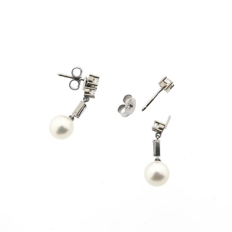 Image 5 of White Gold Earrings with Pearl & Diamonds