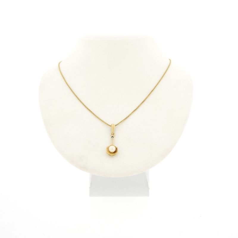 Image 5 of Gold pendant set with a pearl