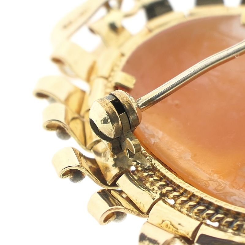 Image 6 of Vintage gold pendant/brooch with cameo