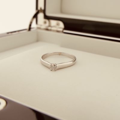 Image 2 of 9 carat solitaire ring with diamond | 0.14 ct.