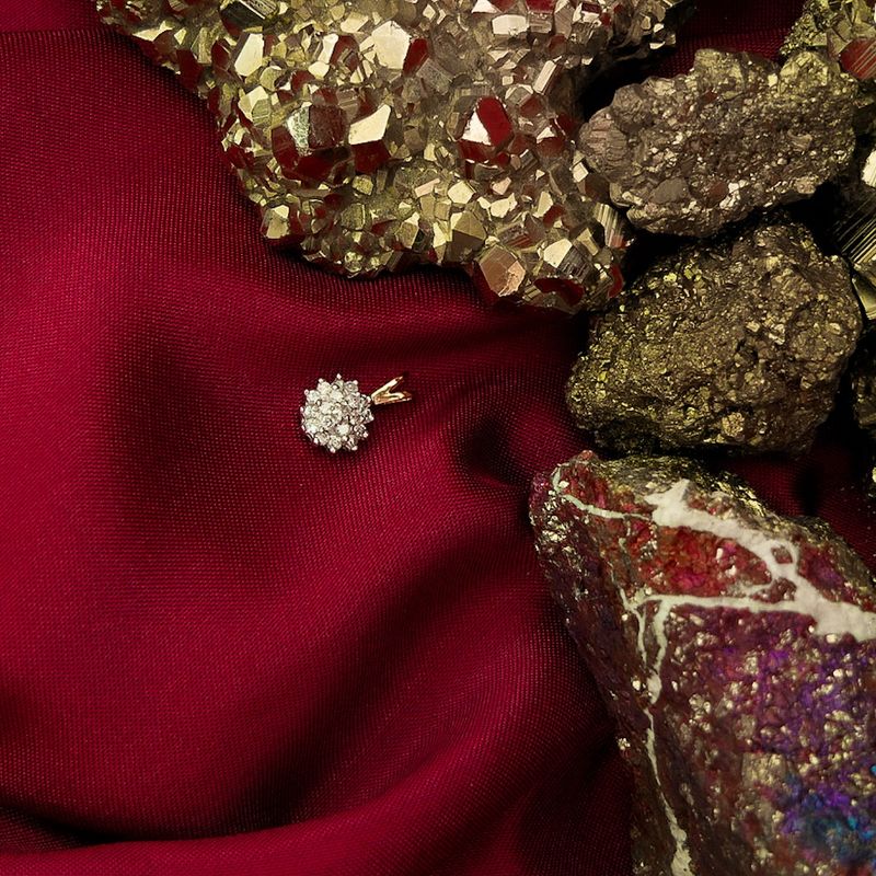 Image 2 of Two-tone gold pendant with diamonds | 0.19 ct.