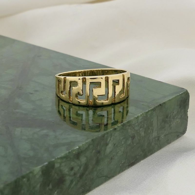 Image 2 of Vintage gold ring with meander pattern