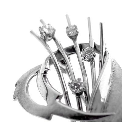 Image 2 of White gold brooch with diamonds; 0.30 ct.