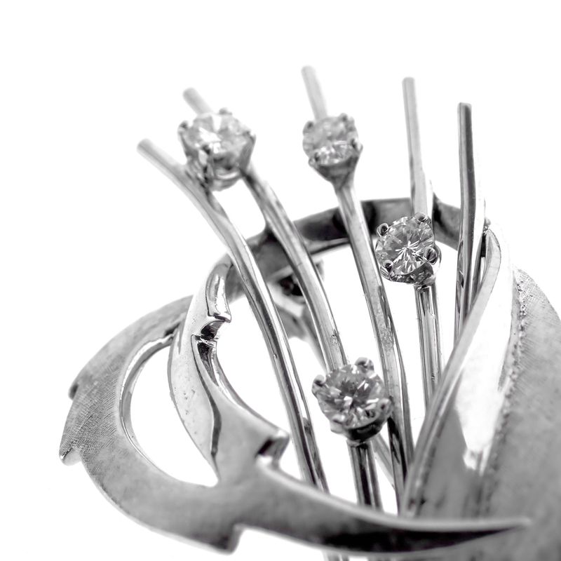 Image 2 of White gold brooch with diamonds; 0.30 ct.