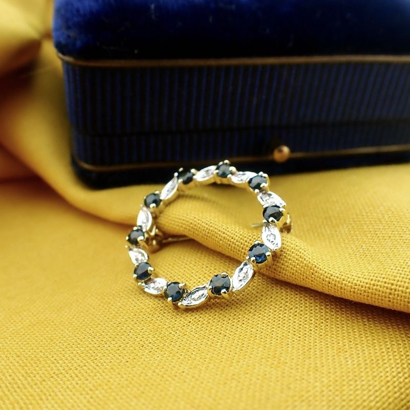 Image 2 of Gold brooch with sapphire and diamonds | 0.05 ct.