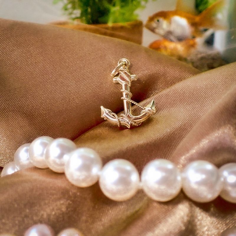 Image 2 of Gold pendant of an anchor