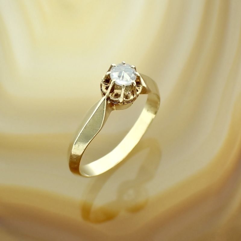 Image 4 of Vintage gold solitaire ring with 0.12 ct diamond.