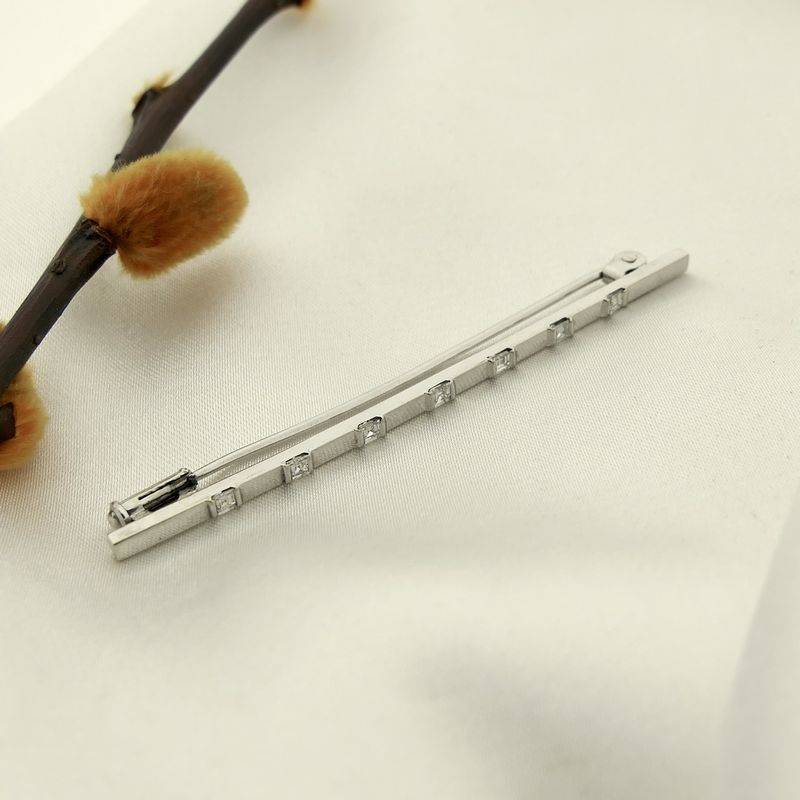 Image 6 of White gold brooch with diamond; 0.18 ct.