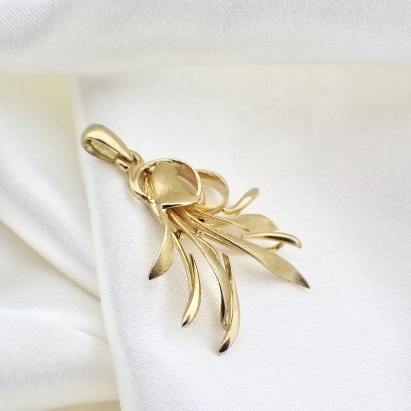 Image 2 of Gold pendant with an abstract shape