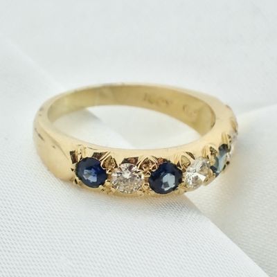 Image 2 of 18-karat gold ring with diamond and sapphire | approx. 0.51 ct.