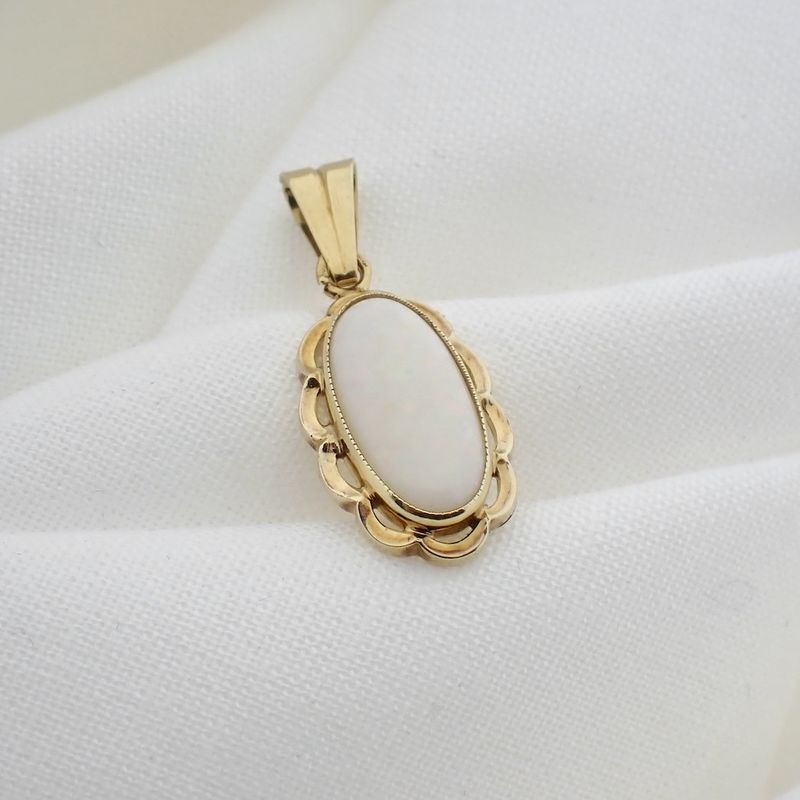 Image 4 of Gold pendant with white opal | Vintage