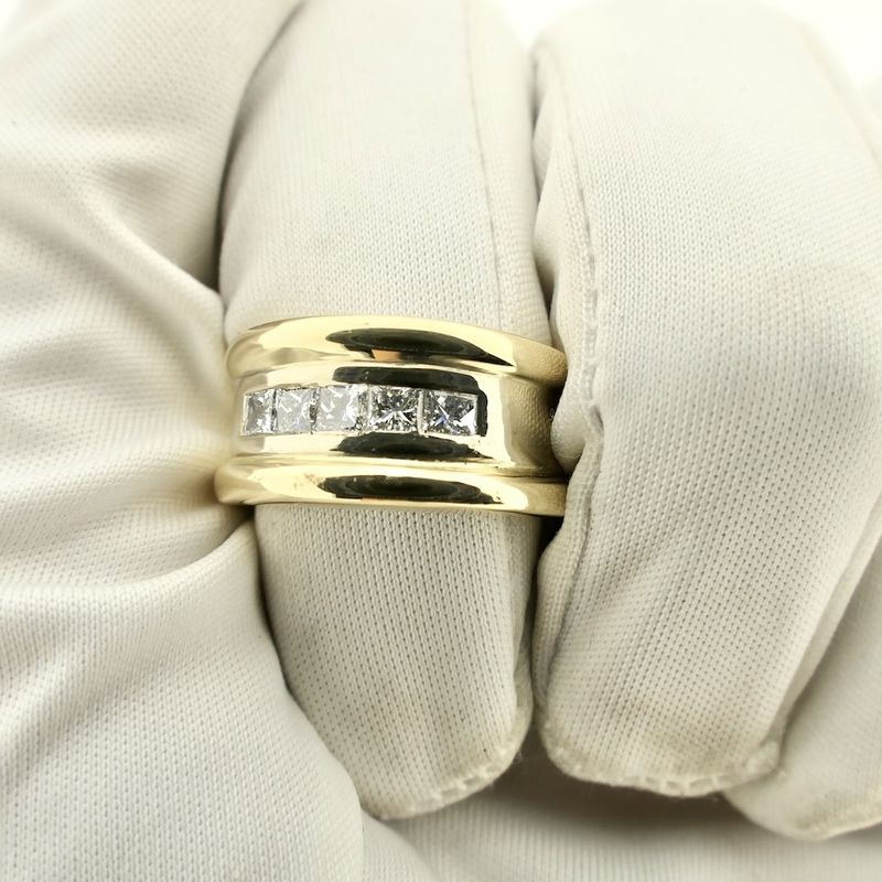 Image 6 of Gold ring with diamonds