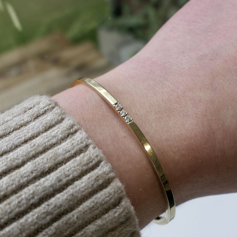 Image 10 of Gold bangle with diamond; 0.09 ct. | Ø 58 mm | Diamond