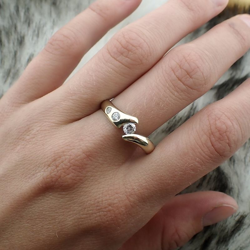 Image 3 of 9 carat ring with zirconia