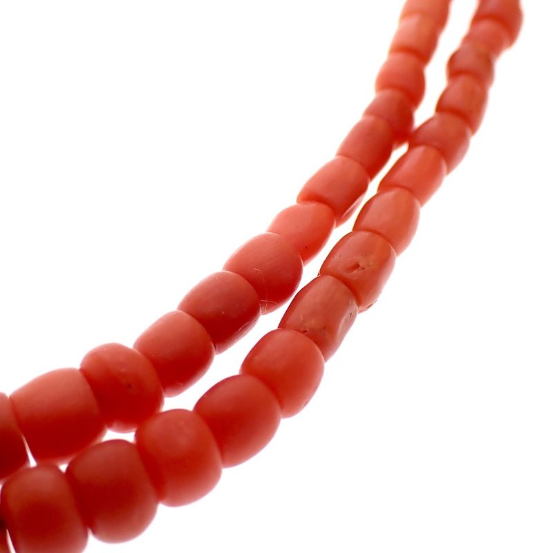 Image 4 of Blood coral bead necklace with gold clasp; Antique | 39 cm