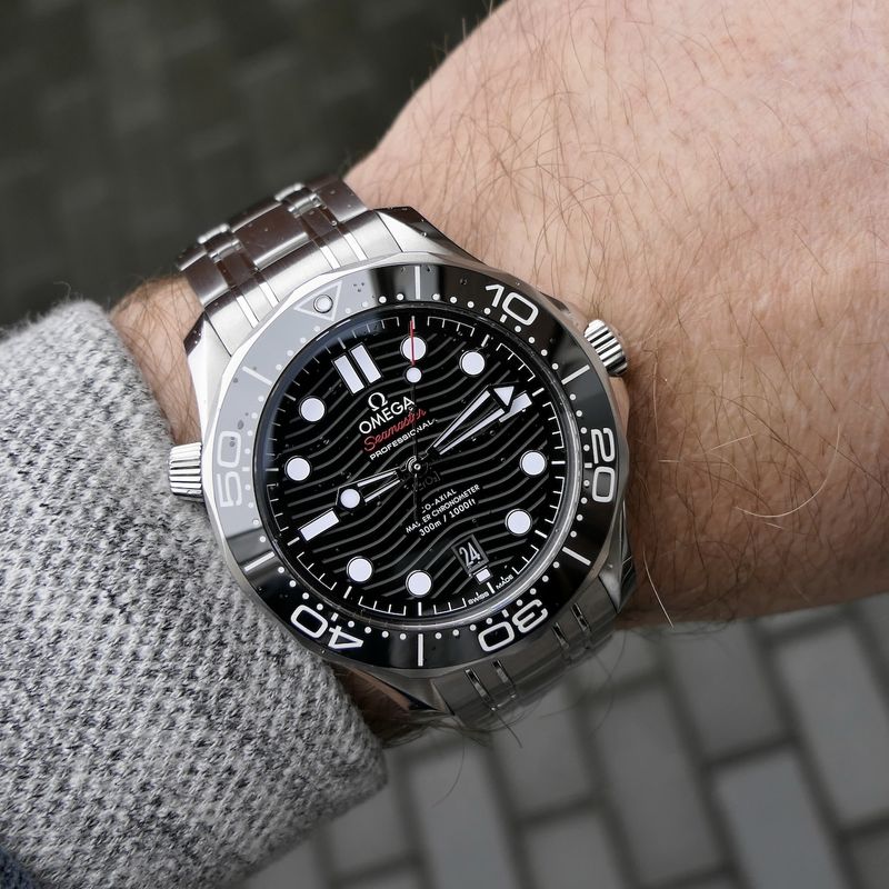 Image 17 of Omega Seamaster 300m Co‐Axial Master Chronometer 42mm; Automatic diving watch