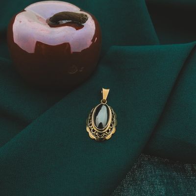 Gold pendant with hematite Image 2 of Gold pendant with hematite