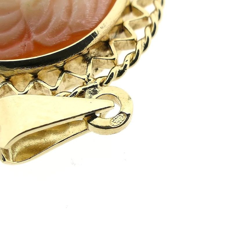 Image 7 of Gold pendant with cameo