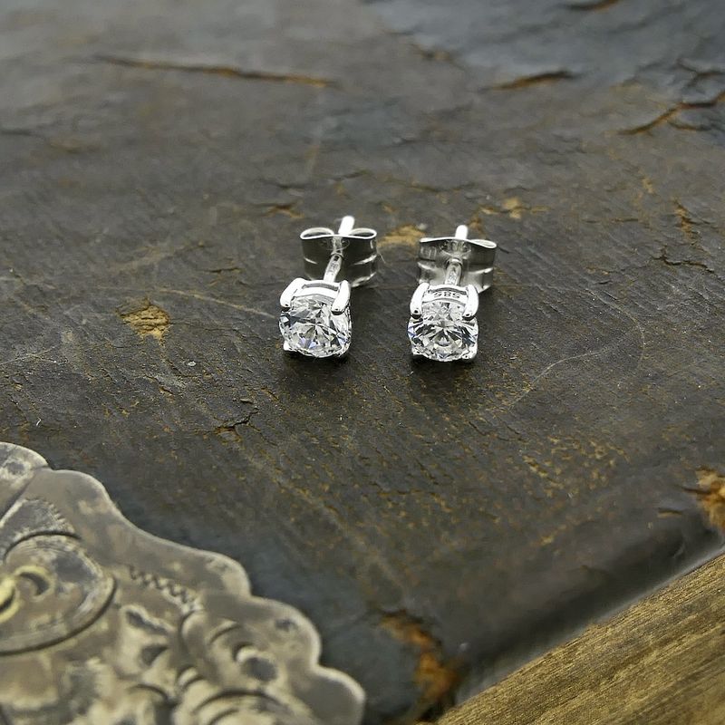 Image 2 of White gold stud earrings with zirconia