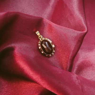 Image 2 of Gold pendant with carnelian