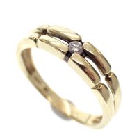 Desiree gold subtle ring with diamond; 0.04 ct.
