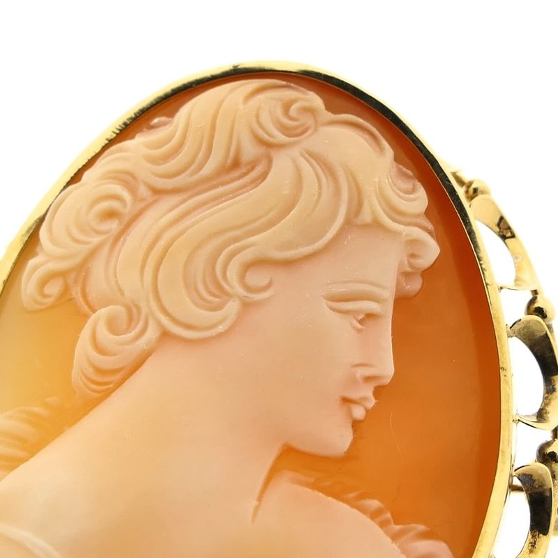 Image 4 of Antique gold brooch/pendant with cameo