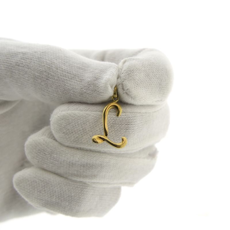 Image 10 of 18 carat gold pendant of the letter L