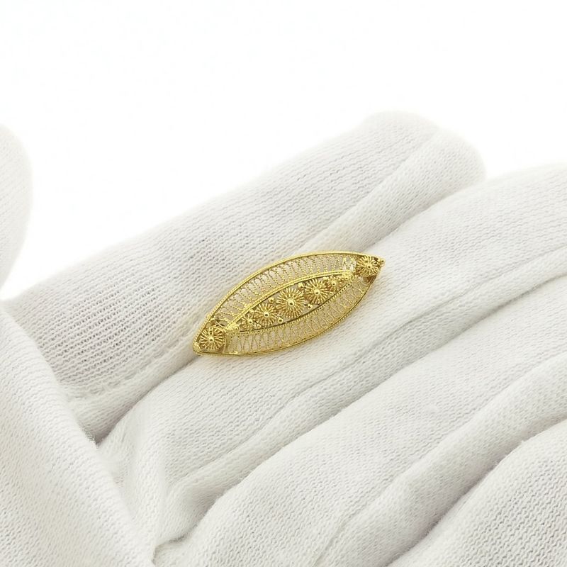 Image 6 of Gold brooch with Zeeland buttons