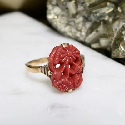 Image 2 of Vintage gold ring with red coral