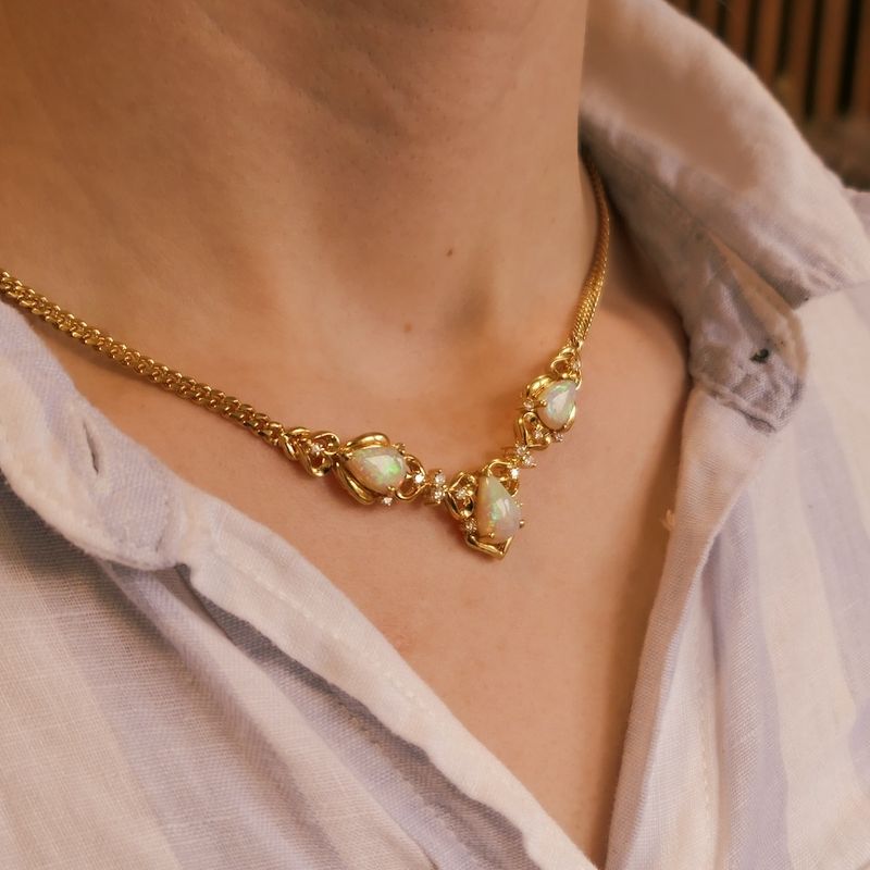 Image 4 of 18-karat gold necklace with a fixed pendant; Opal and diamond 0.46 ct. | 43 cm